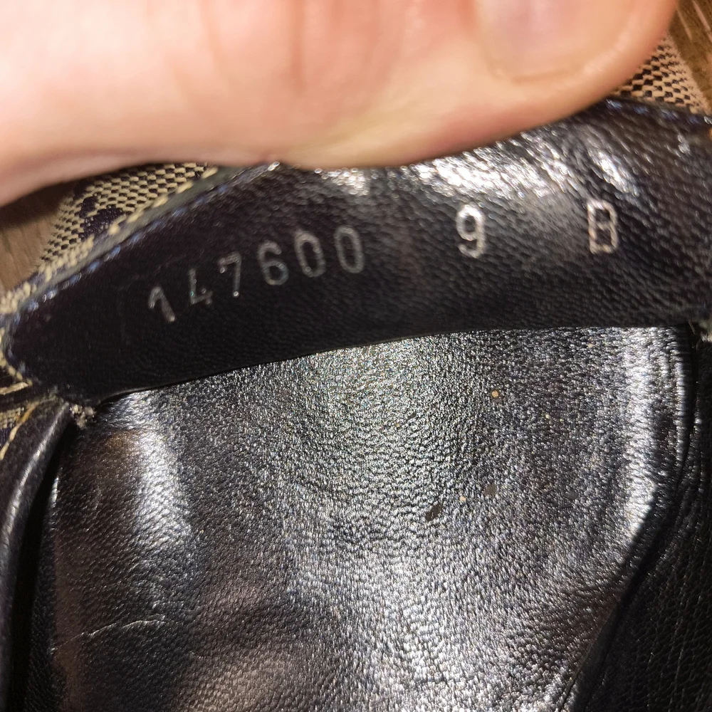 Gucci - Vintage Monogram Printed Mules - Size 9B - Excellent Price Limited Time - Picture 11 of 17